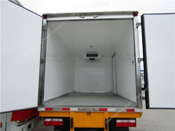 refrigerated-truck-DFAC-4tons-3