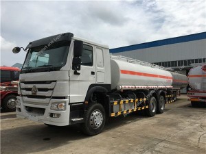 HOWO 6×4 fuel tanker (20-25 m3)