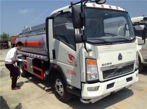 HOWO mini fuel tanker (5000L)