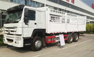 SINOTRUK HOWO 371hp Van Cargo Truck